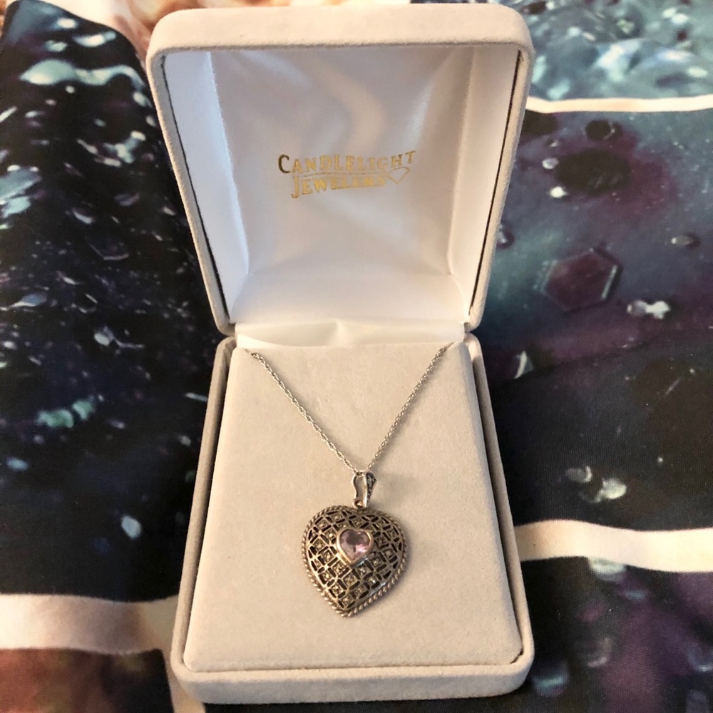 pretty silver necklace